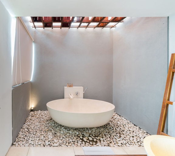 bathroom 7