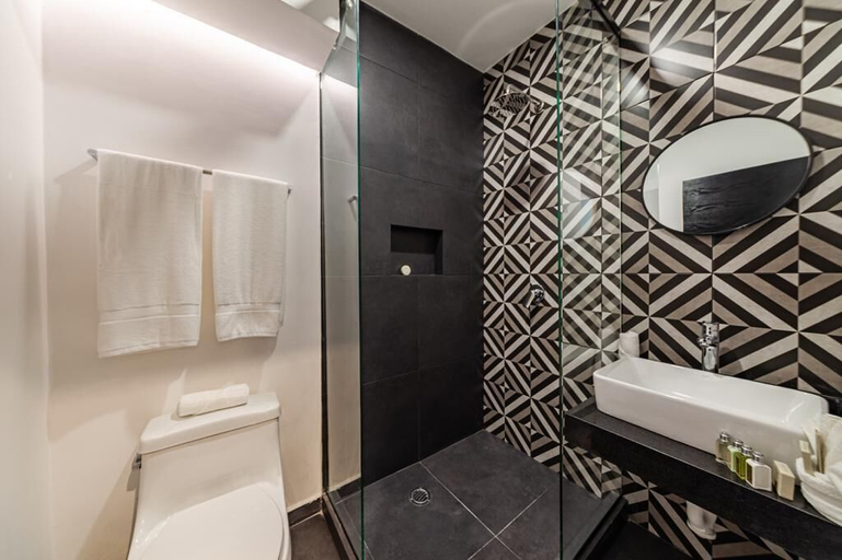 Bathroom 3, CASA NOU, Mexico City