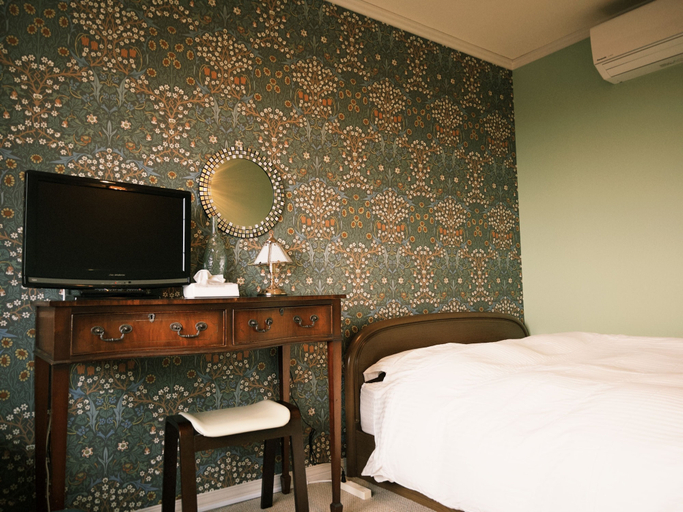 Bedroom 2, Episode IZU, Itō