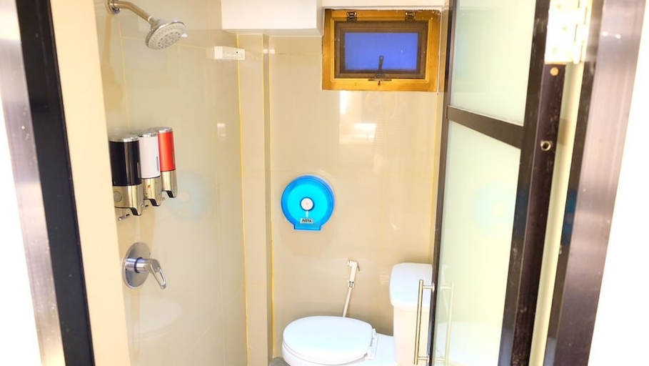 Bathroom 5, Cloud Nine Lodge, Ratchathewi