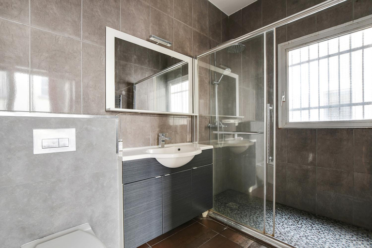 Bathroom, Modern apartment - 2BR/6P - Arts et Métiers, Paris