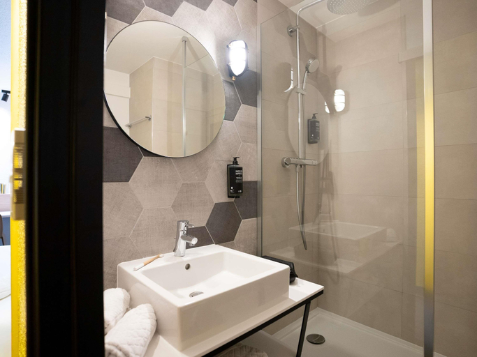 Bathroom 5, ibis Styles Strasbourg Nord Palais des Congrès, Bas-Rhin
