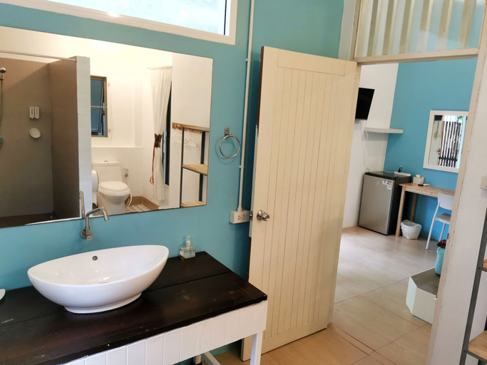 Bathroom 5, Glur Hostel, Mueang Krabi