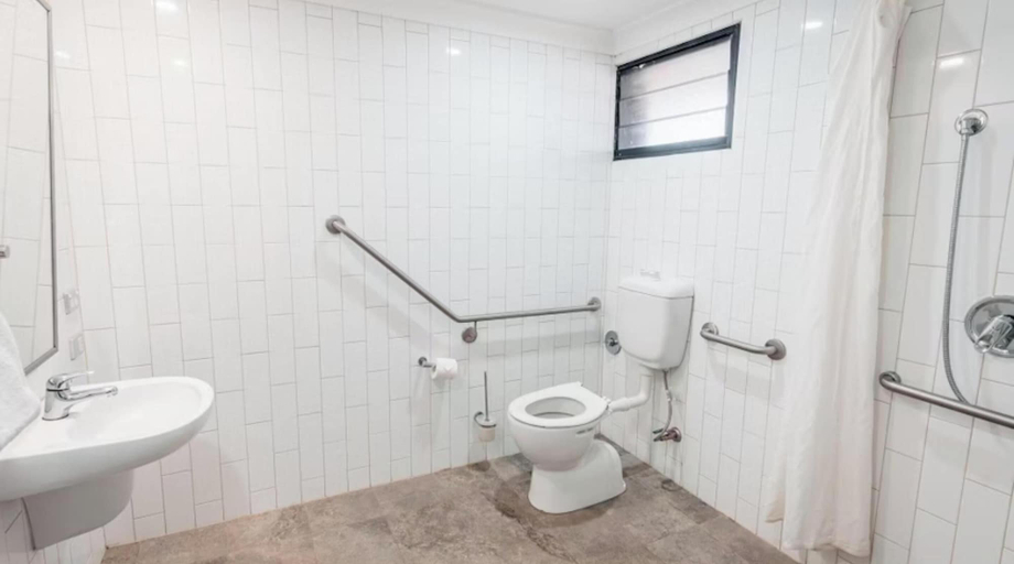 Bathroom 4, Discovery Resorts - Kings Canyon, Petermann-Simpson