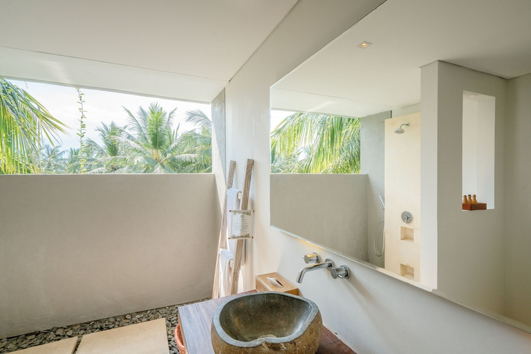 bathroom 4