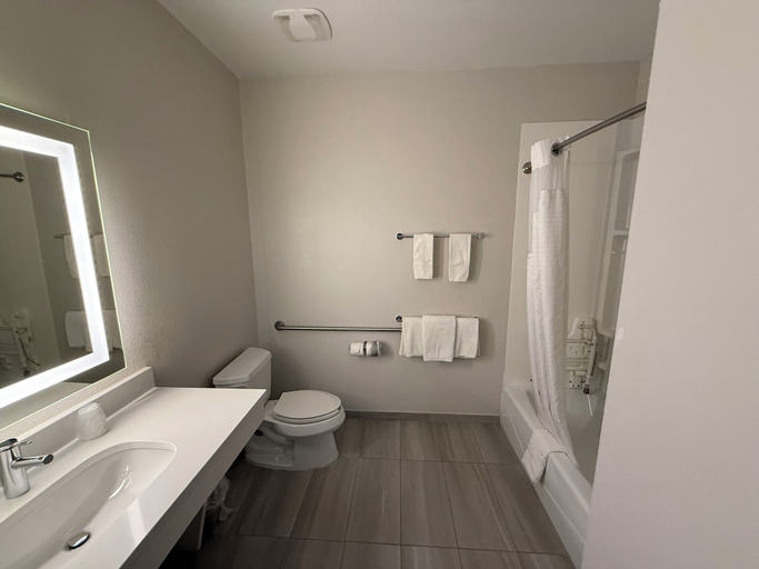 Bathroom 4, Holiday Inn Express & Suites MARBLE FALLS by IHG, Burnet