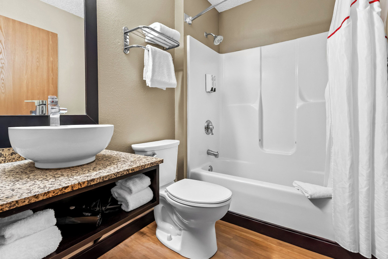Bathroom 4, Red Roof PLUS+ & Suites Malone, Franklin