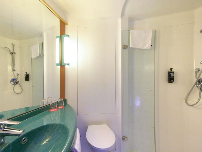Bathroom 5, ibis Berlin City Potsdamer Platz, Berlin