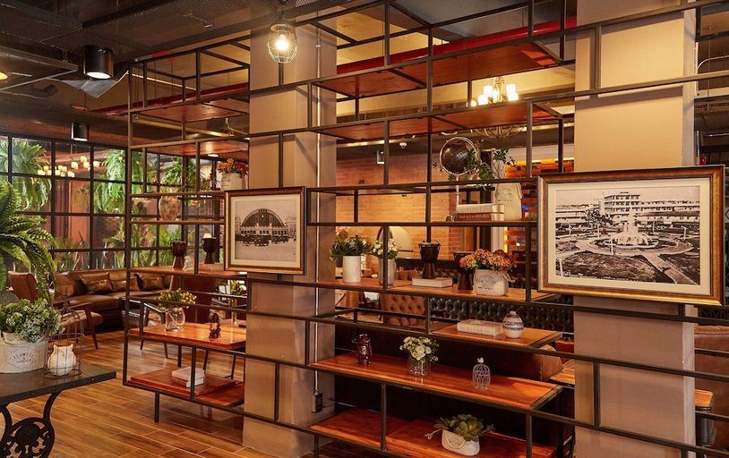 Food & Drinks 4, W22 by Burasari, Samphantawong