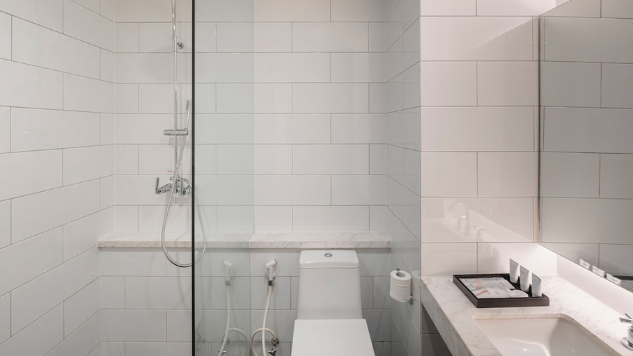Bathroom 4, Veranda Hotel @ Pakubuwono, South Jakarta
