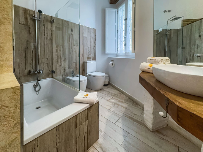 Bathroom 5, Hotel Argantonio, Cádiz