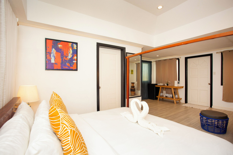 Room 4, La Suerte Inn, Malay