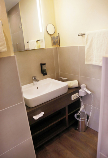 Bathroom 3, Gasthof Zur Post, Amberg-Sulzbach