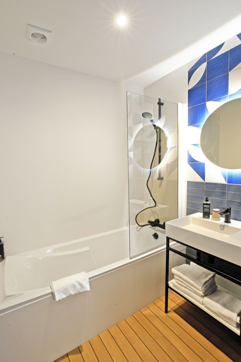 Bathroom 4, ibis Styles Saint Malo Centre Historique, Ille-et-Vilaine