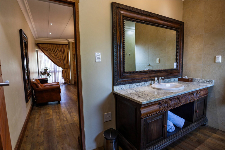 Bathroom 4, Scott's Manor & Conference Venue, Ngaka Modiri Molema