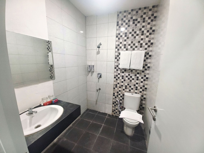 bathroom 4