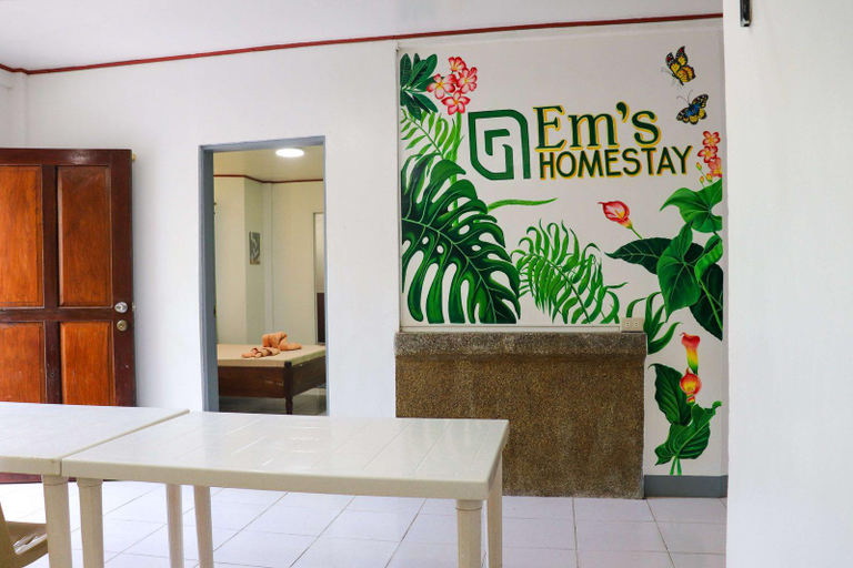 Others 2, Em's Homestay, Coron