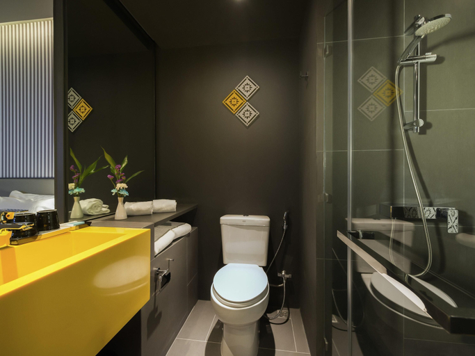 Bathroom 5, ibis Styles Bangkok Sukhumvit 4, Khlong Toey