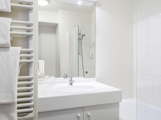 Bathroom 5, Aparthotel Adagio Access Paris Quai D'Ivry, Val-de-Marne