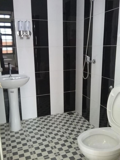 Bathroom 5, Mess Inn Semarang, Semarang