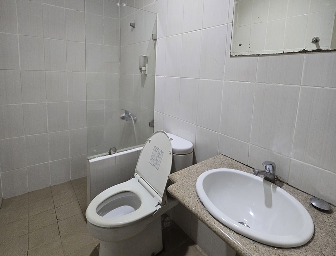 bathroom 11