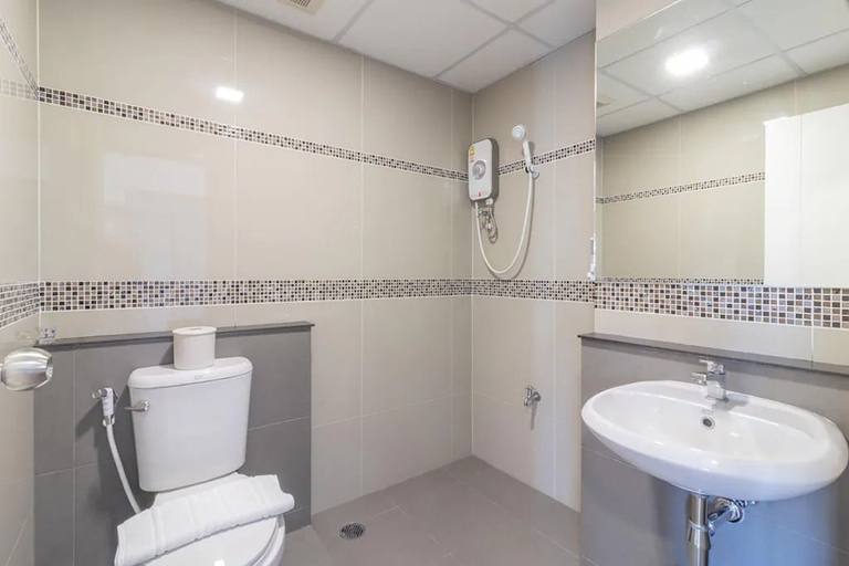 Bathroom 4, Casa Luxe Hotel and Resident, Chatuchak