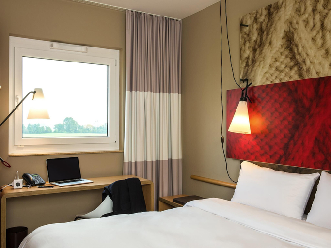 Bedroom 4, Comfort Hotel Cambrai, Nord
