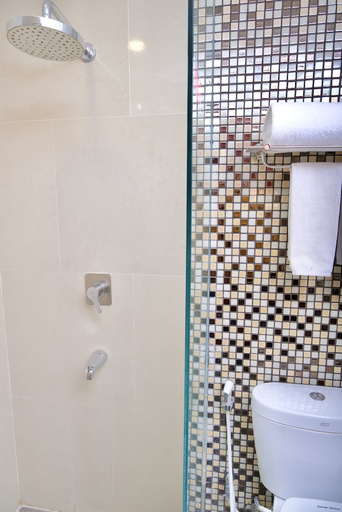 bathroom 9