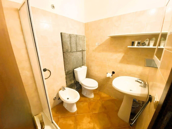Bathroom 4, Azienda Agrituristica Le Chiuse, Syracuse
