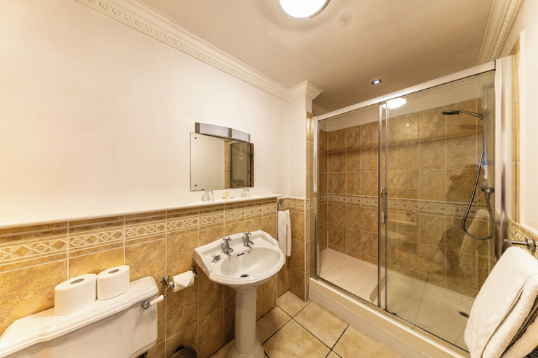 Bathroom 3, The Lion Hotel, Derbyshire