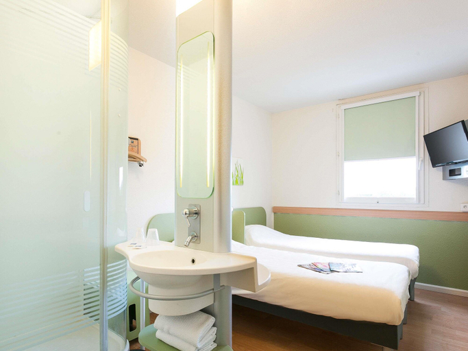 Bedroom 4, ibis budget Bordeaux Aeroport, Gironde
