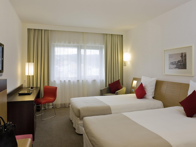 Bedroom 4, Novotel Liverpool Centre, Sefton