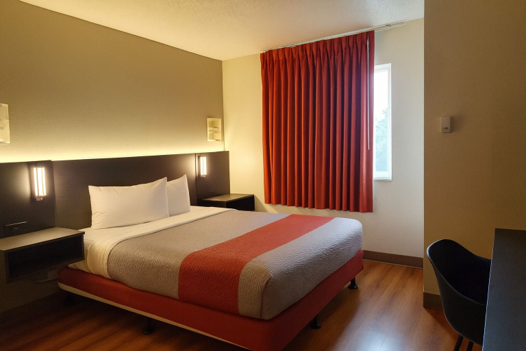 Bedroom 3, Motel 6 Minneapolis-Brooklyn Center, Hennepin