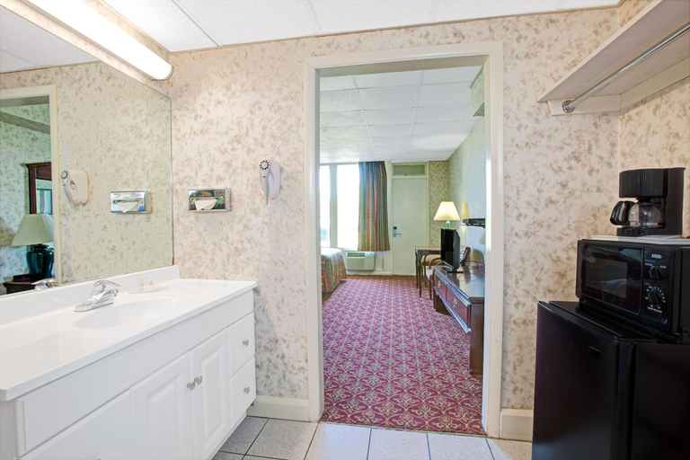 Bathroom 3, Days Inn by Wyndham Parsippany, Morris