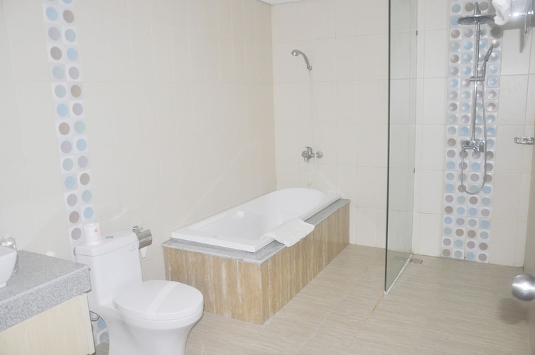 Bathroom 5, Puri Saron Senggigi Hotel, Lombok