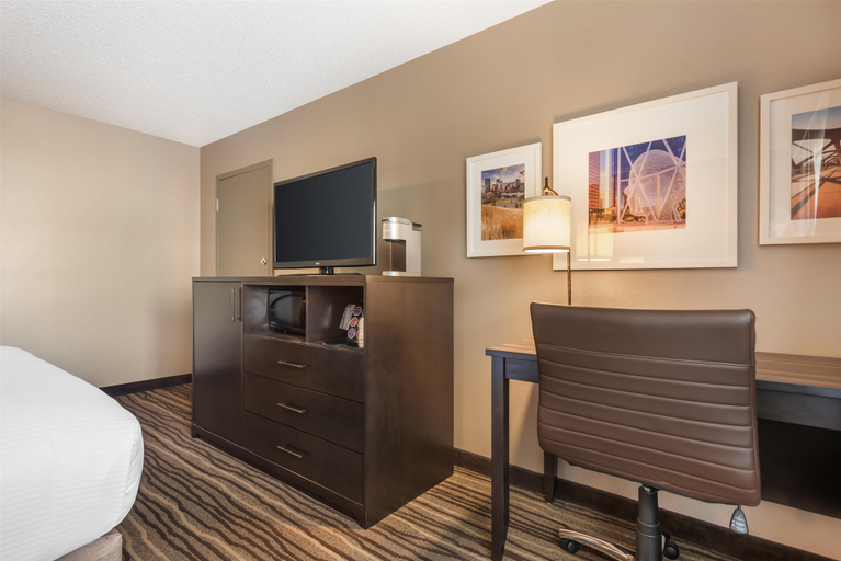 Bedroom 3, Best Western Plus Calgary Centre Inn, Division No. 6
