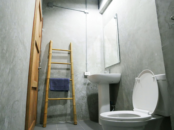 Bathroom 5, The Companion - Hostel, Khlong San