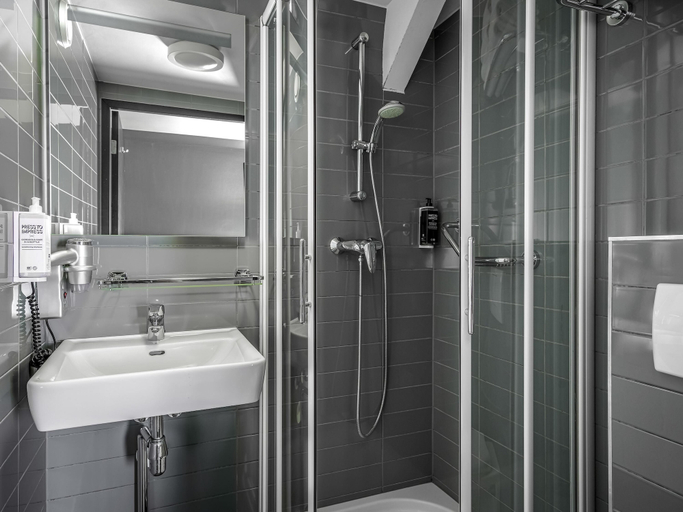 Bathroom 3, ibis Styles Amsterdam Amstel, Amsterdam