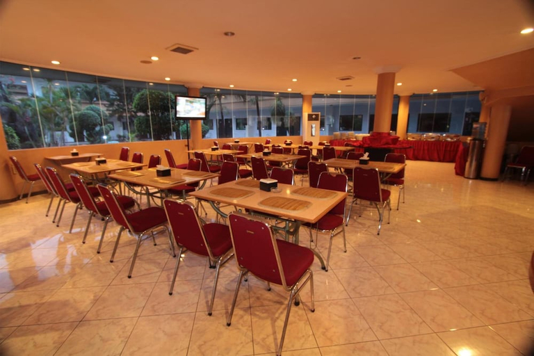 Food & Drinks 5, Hotel Sinar 2, Surabaya