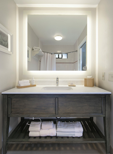 Bathroom 5, Cottage Inn By The Sea, San Luis Obispo