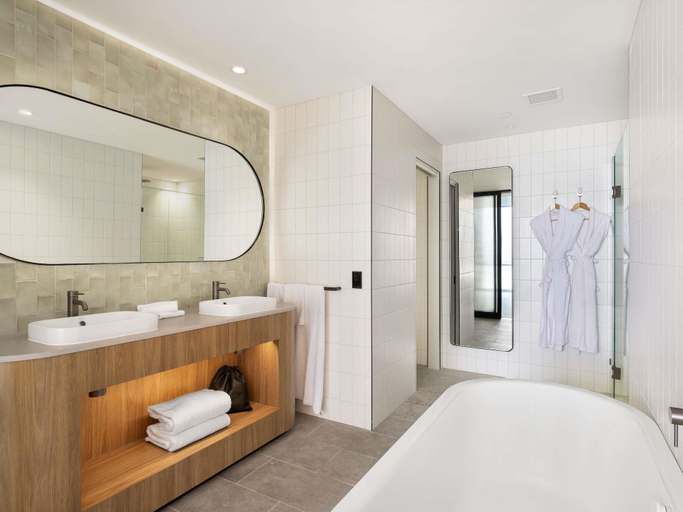 Bathroom 5, Novotel Surfers Paradise, Gold Coast