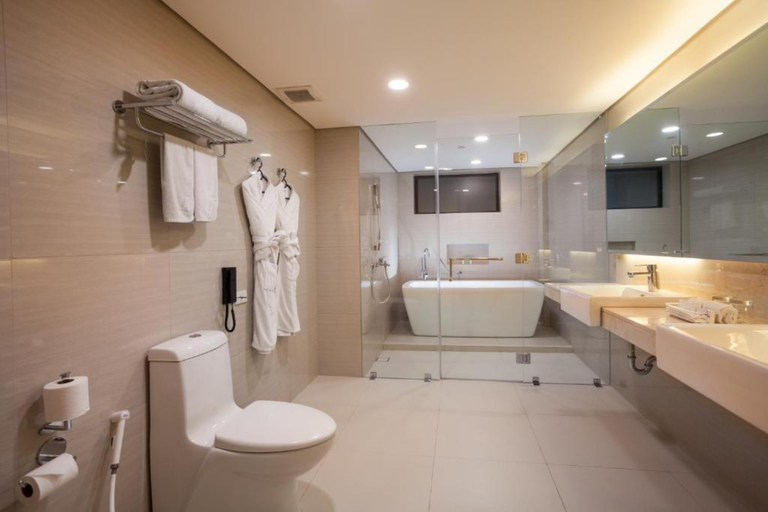 Bathroom 4, Jinjiang Hotel Makati, Makati City