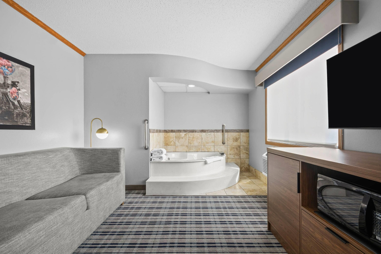 Bathroom 4, AmericInn by Wyndham Virginia, Saint Louis