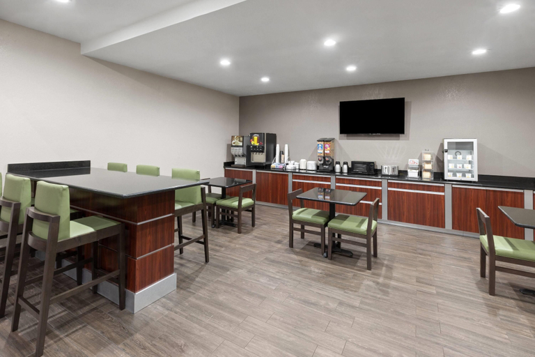 Food & Drinks 5, Super 8 by Wyndham San Antonio/Alamodome Area, Bexar