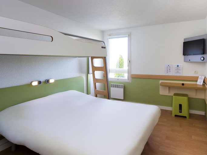 Bedroom 3, ibis budget Quimper, Finistère