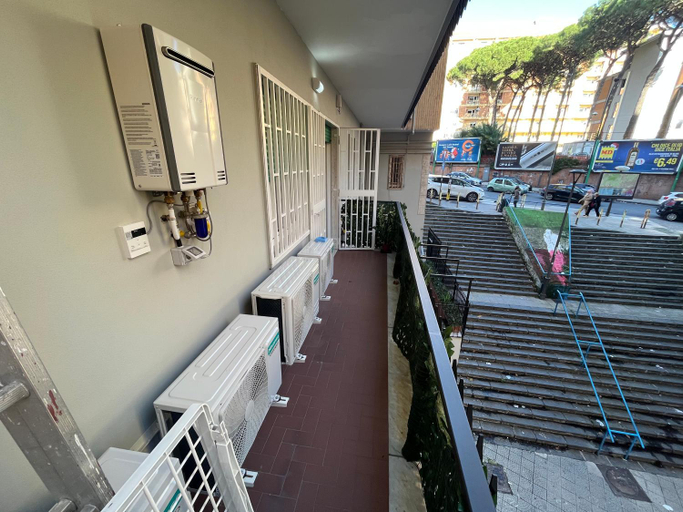 Others 4, F.ROOMS NAPOLI VIA SEMENTINI, Napoli