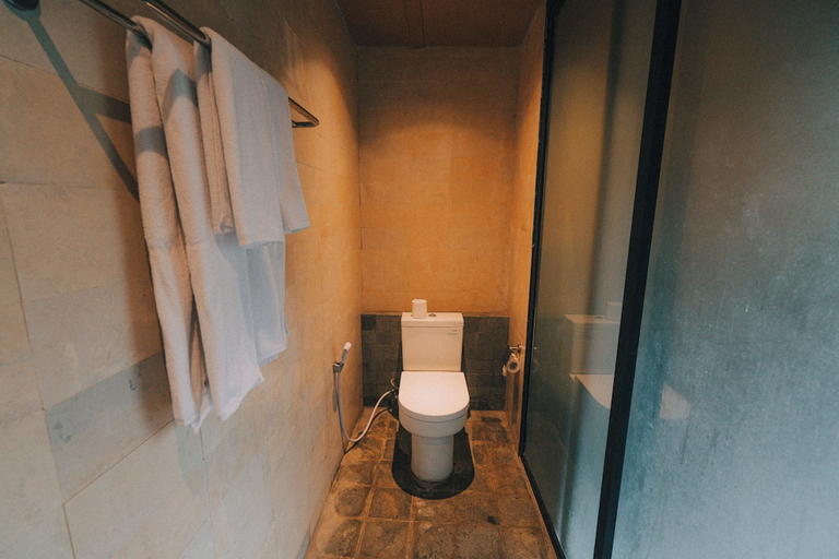 Bathroom 2, Loji Nyanyi Suite & Brew, Tabanan