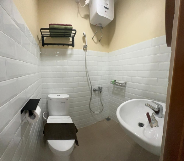 Bathroom 3, Kostkan House, Central Jakarta