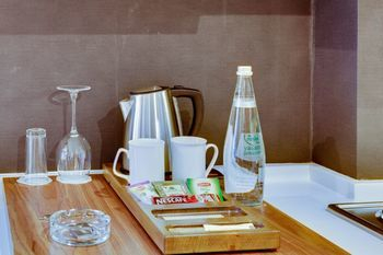 Others 5, Concept Suites, Merkez