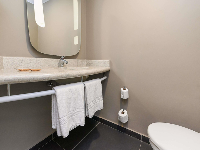 Bathroom 4, ibis Jacarei, Jacareí